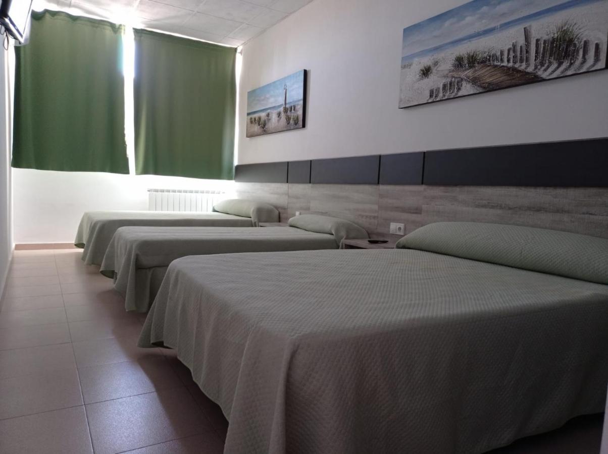Hostal Brin Monreal del Campo Exteriör bild